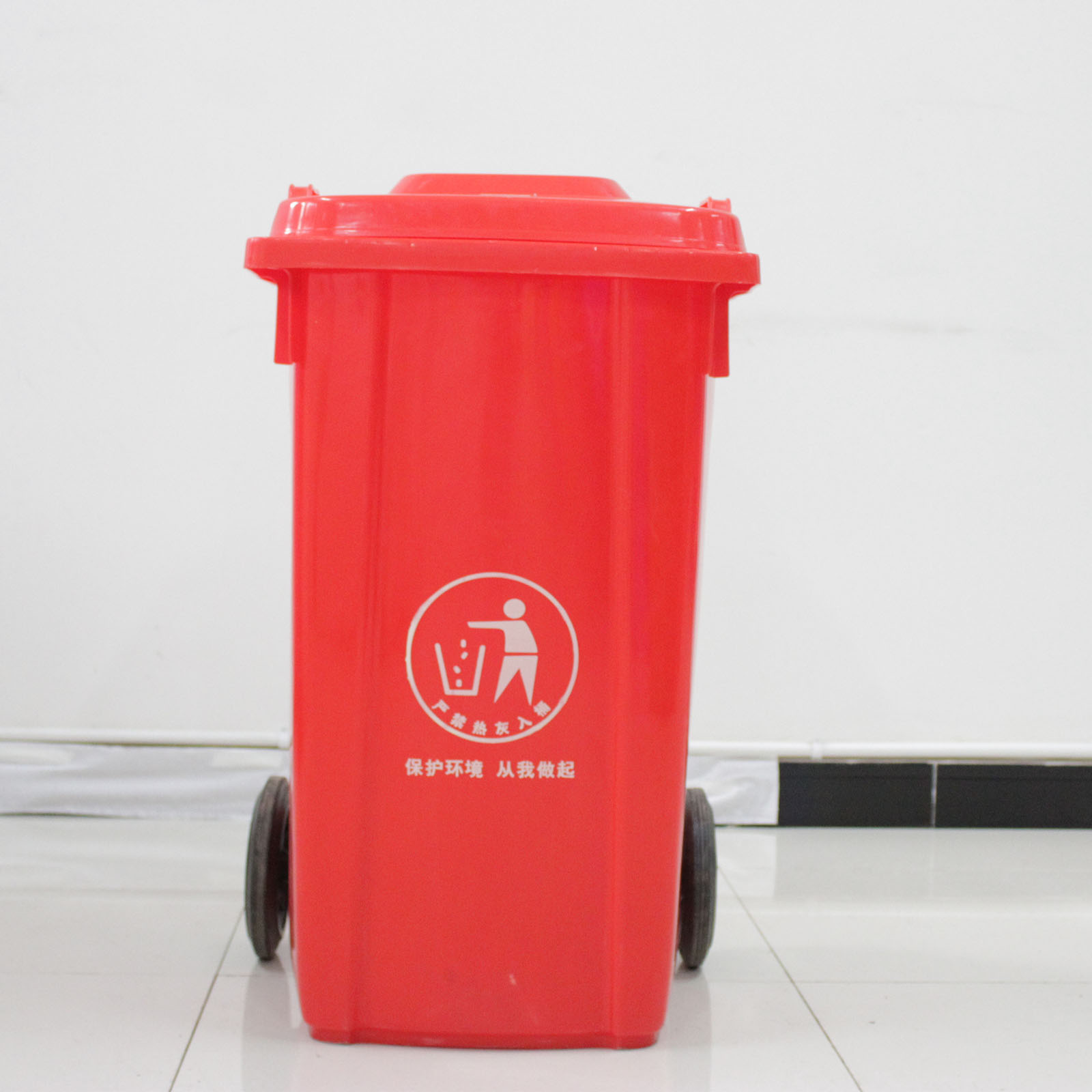 重庆100L环卫垃圾桶 环保挂车塑料垃圾桶厂家直销 100L环卫塑料垃圾桶图片