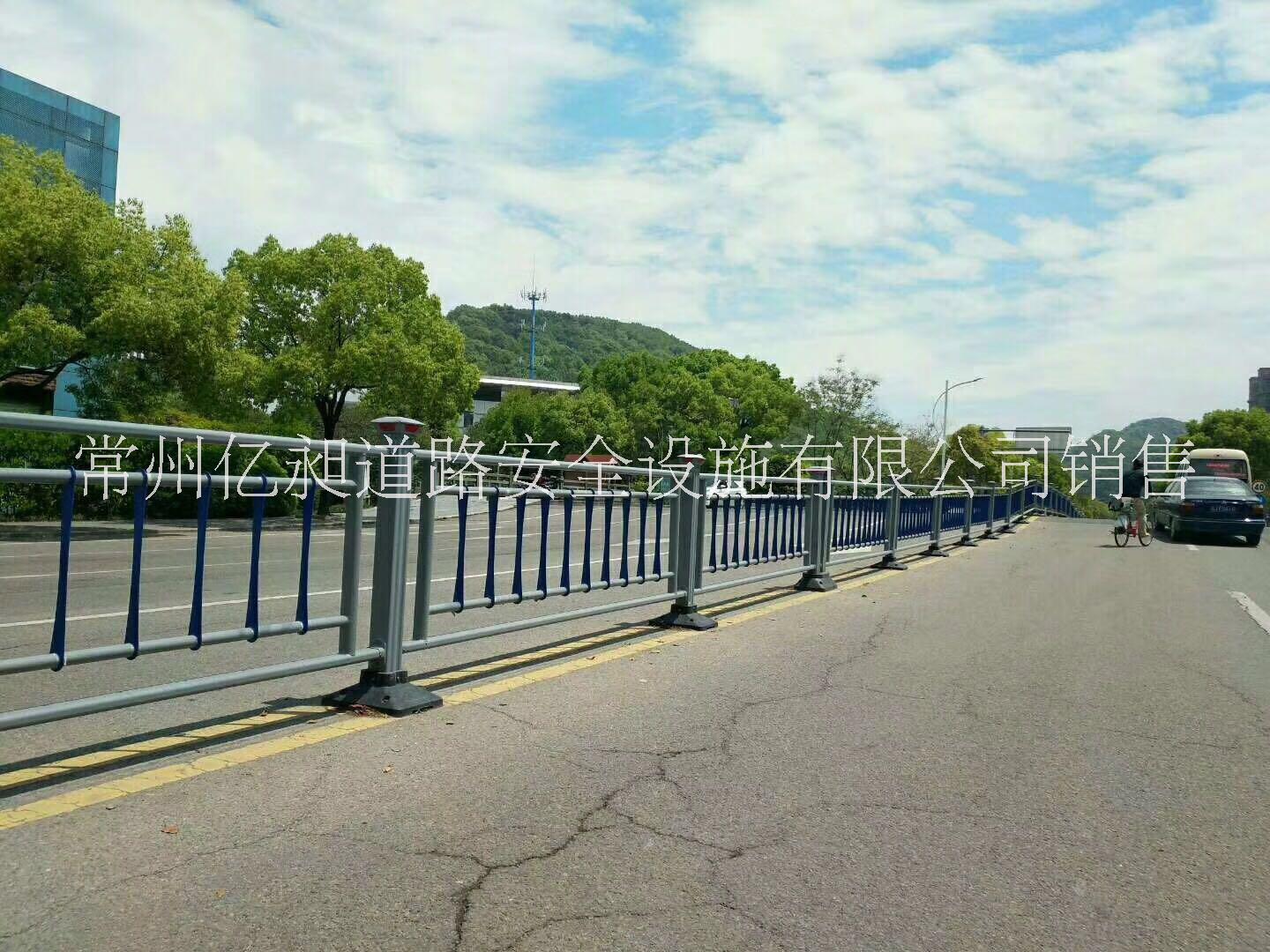 台州特制立柱护栏片钢板护栏湖北湖南台州特制立柱护栏片钢板护栏，景观护栏，排队护栏
