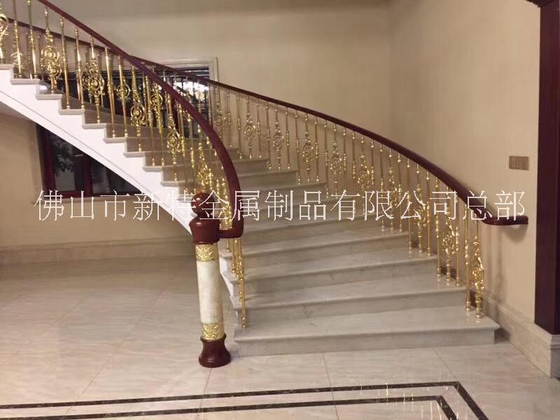 黑龙江别墅铜艺楼梯扶手铝艺栏杆安装事例图片