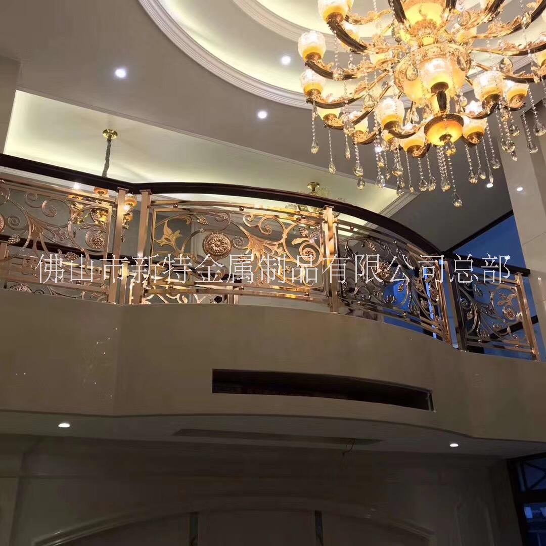 漳州将中西风格楼梯搭配别墅纯铜楼梯扶手造型优美图片