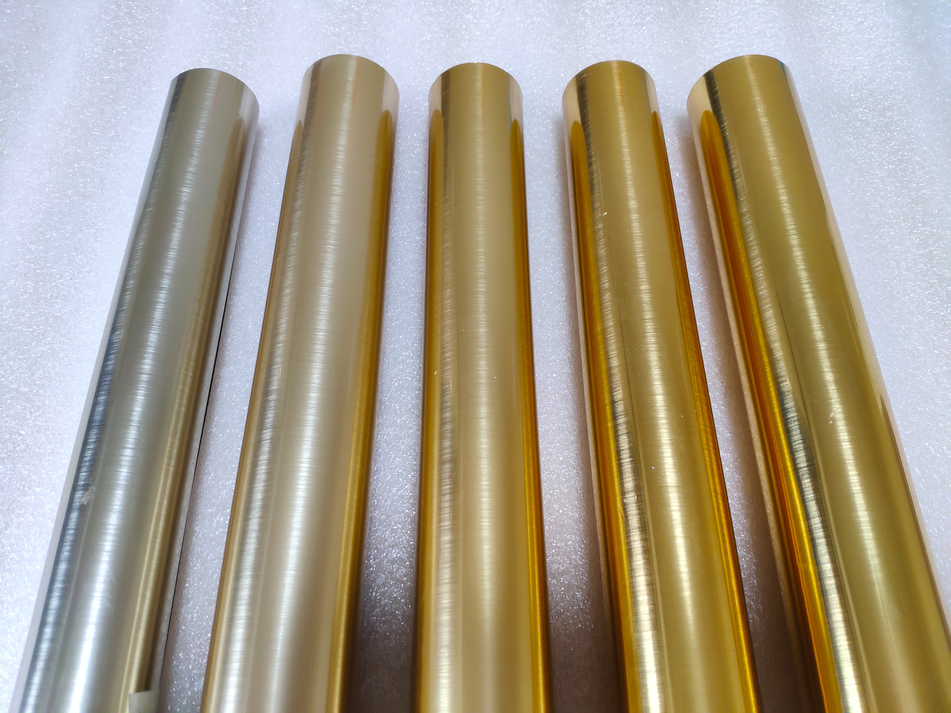 供应电化铝，烫金纸，拉丝箔，镭射膜，转移膜，复合膜图片