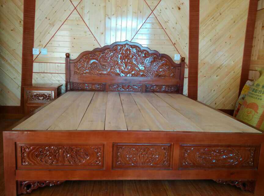 成都藏式沙发，茶几，床，佛龛成都藏式沙发，茶几，床，佛龛