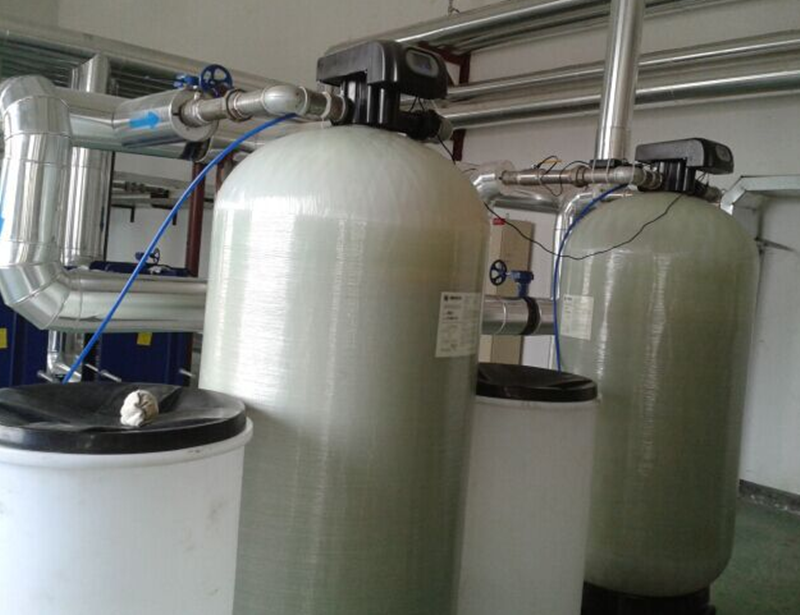 防止水垢堵塞锅炉管道喷头的硬水软化过滤设备价格 4吨自动自动软化水设备价格图片