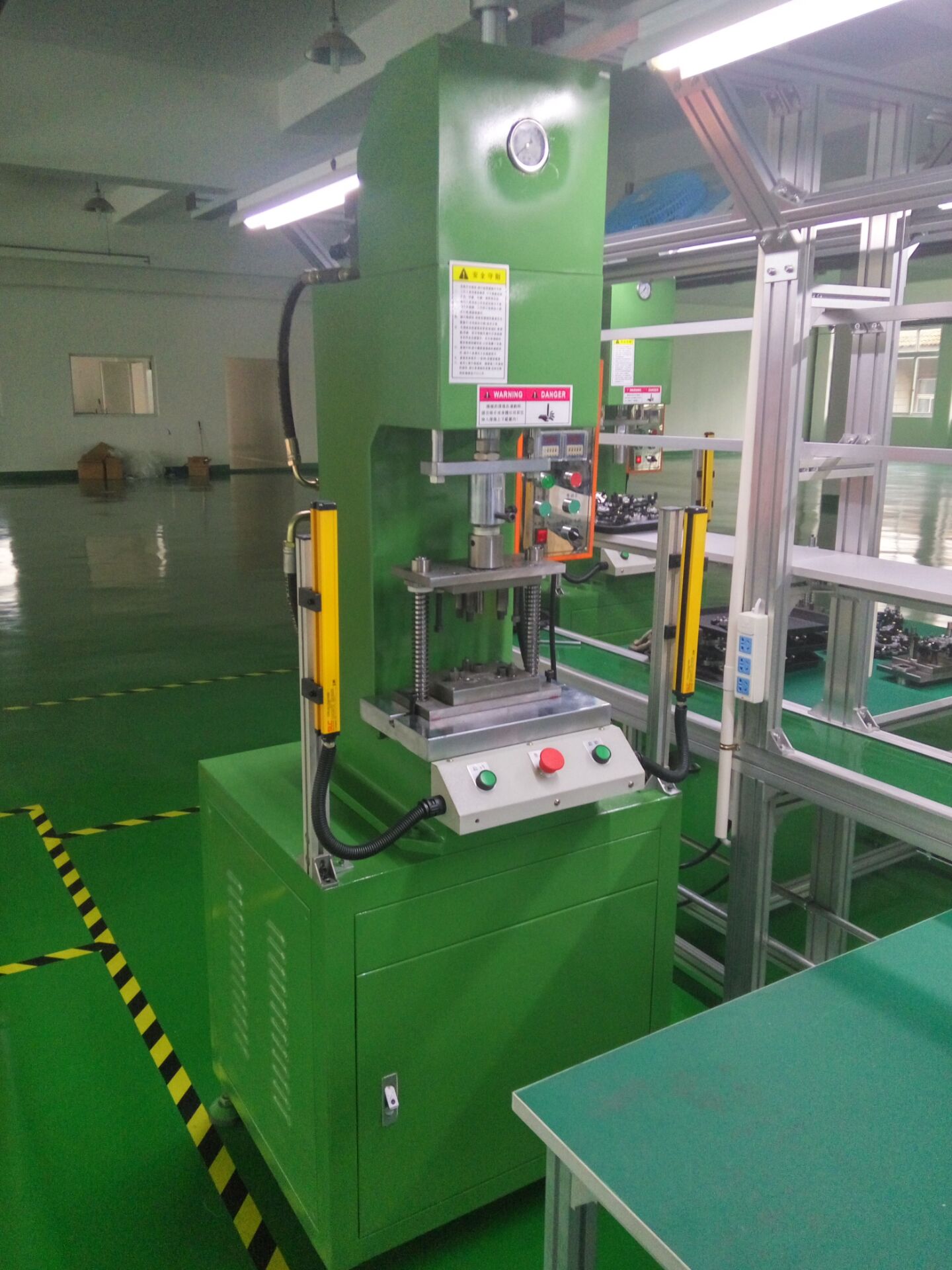 苏州市上海油压机厂家供应上海油压机BSW03C-5T用于五金压装，铆接，冲孔。