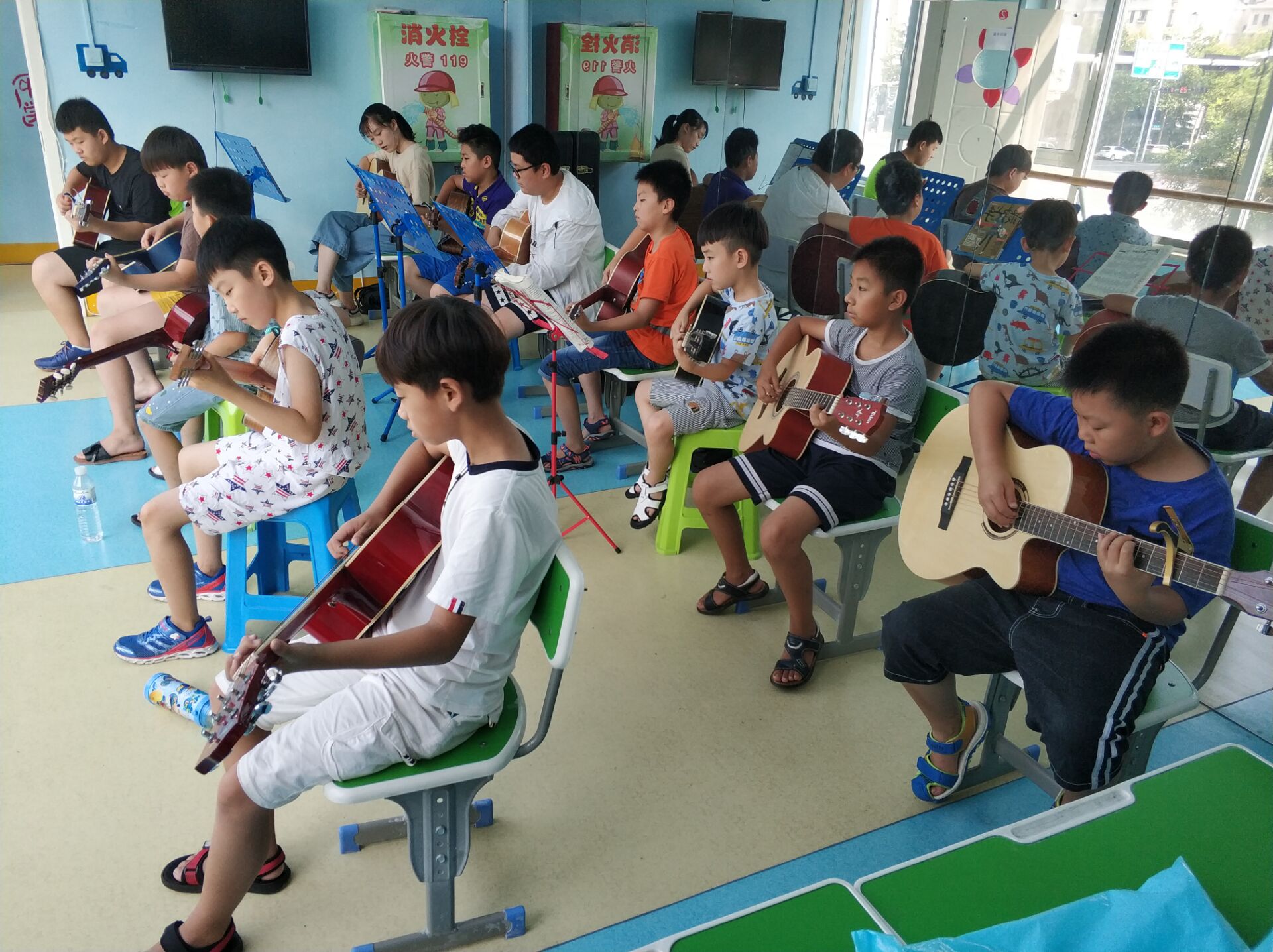 青岛市艺翔嘉文化艺术培训学校常年招生乐器班声乐艺考班等