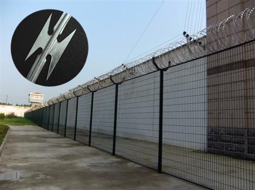 监狱隔离网，铁丝防逃网监狱钢网墙的优点图片