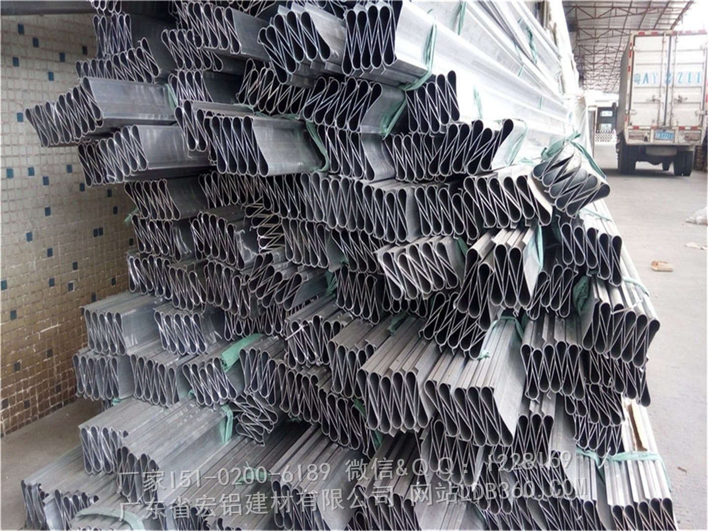 广州市装饰铝挂片天花厂家供应装饰铝挂片天花，厂家定制铝挂片吊顶天花，铝合金挂板材料