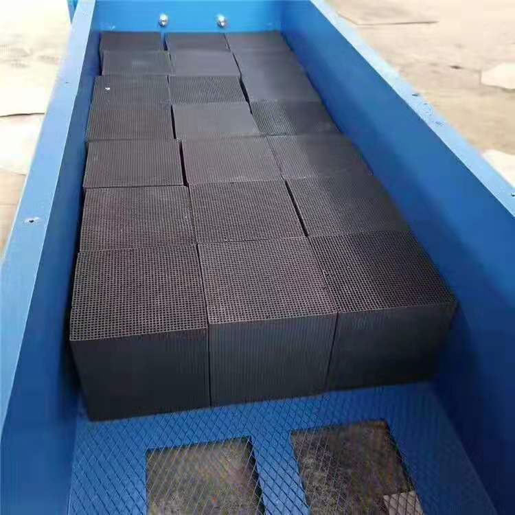 沧州市活性炭生产厂家厂家活性炭生产厂家  活性炭吸附箱  活性炭二级处理吸附箱