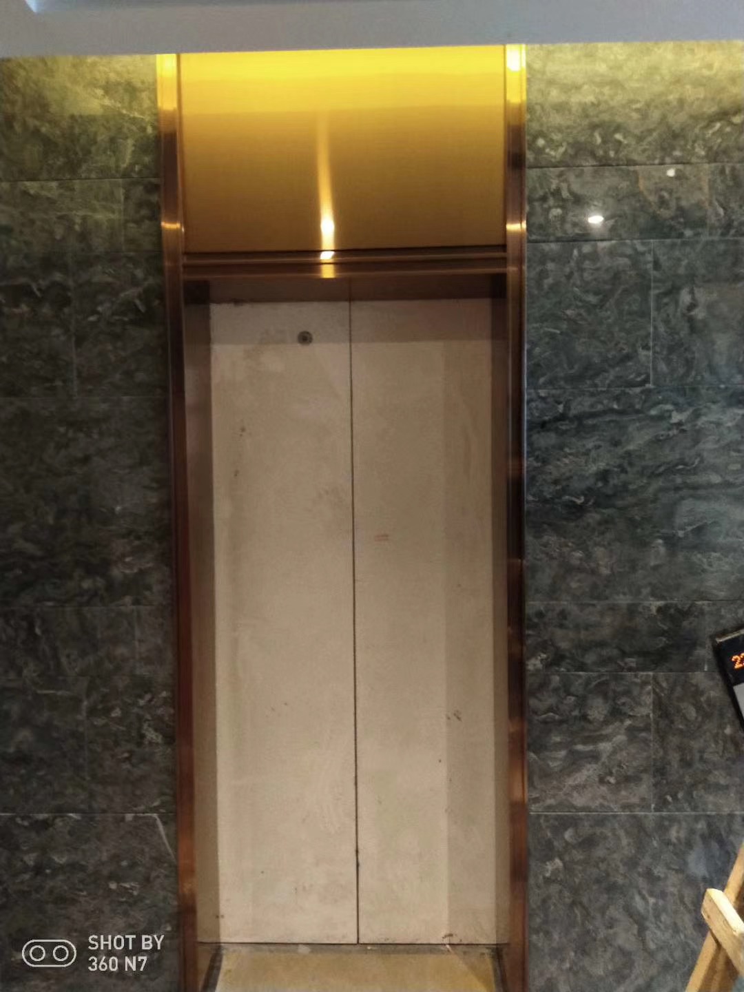 湖南长沙不锈钢门套 电梯门套 不锈钢包板 包边 室内不锈钢装饰 生产安装厂家 物美价廉图片