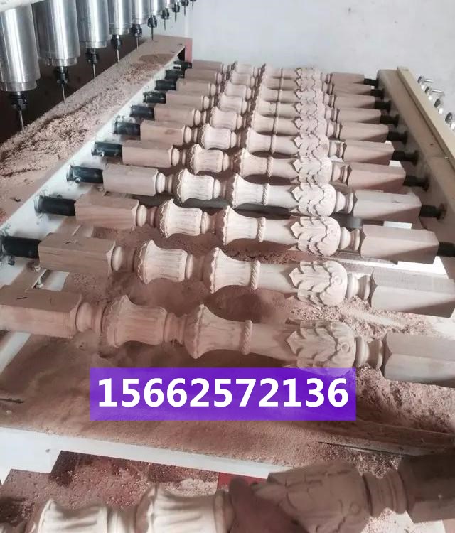 山东厂家定制生产楼梯立柱雕刻机，一挂12圆雕机图片
