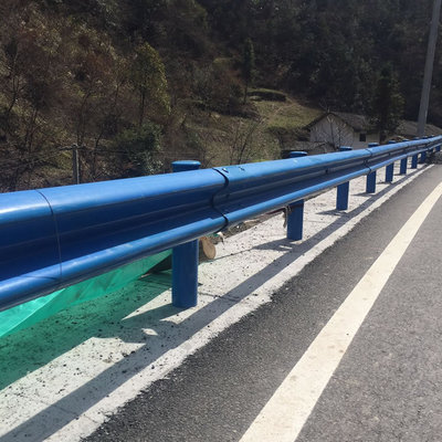广西地区护栏板厂家带安装高速公路护栏板图片