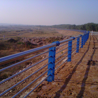 高速公路桥梁防撞护栏镀锌方管钢板防护栏杆高架桥安全防护隔离栏图片