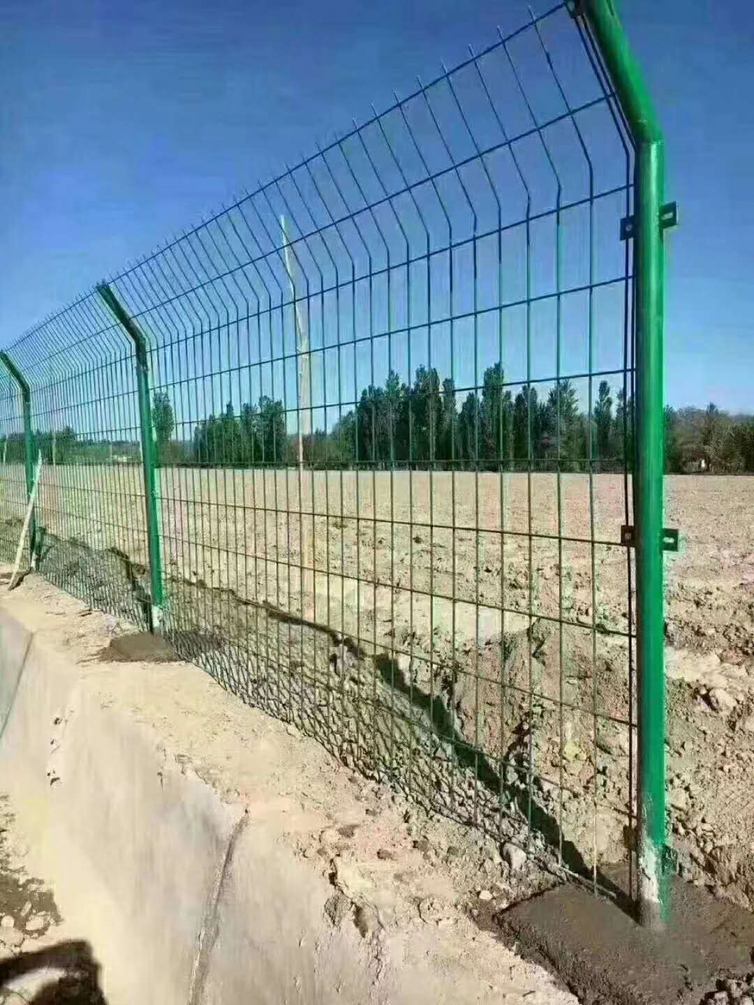 居民区防护网 水库框架护栏网 Y型柱防御网 道路施工围栏