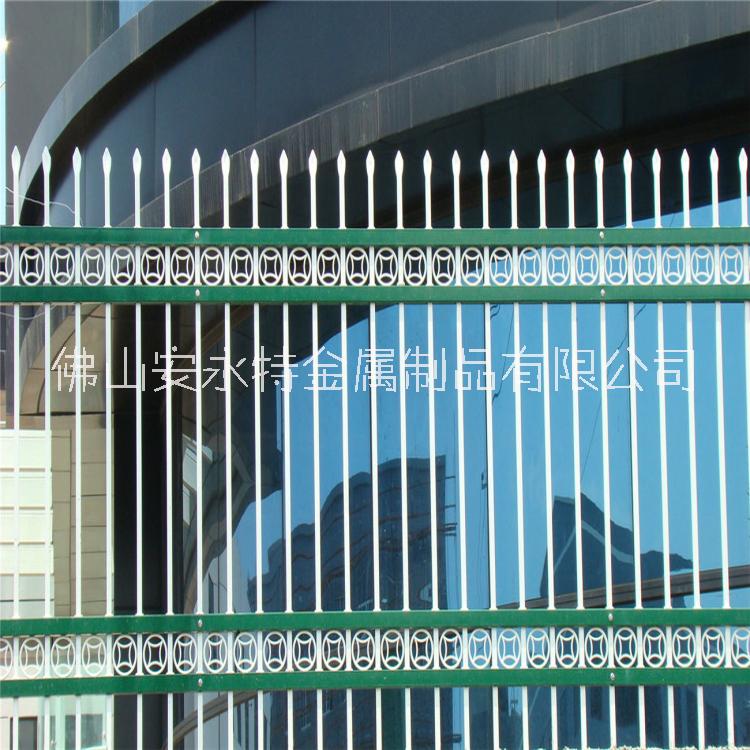 阳江服务区焊接栅栏 锌钢铁艺透景护栏 变电箱隔离栏图片