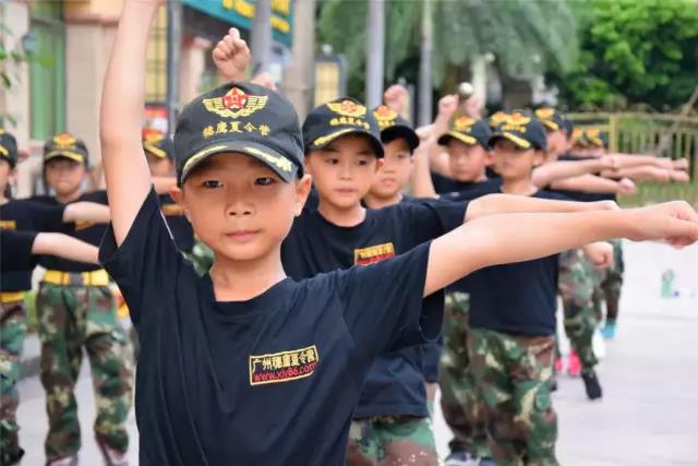 广州军事夏令营：培养孩子的健康体魄