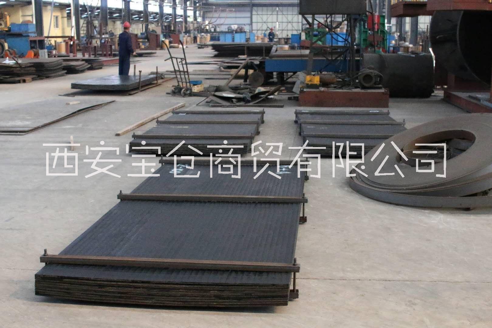 堆焊耐磨板6+6碳化铬耐磨钢板HRC60双金属堆焊复合板12+8高铬衬板