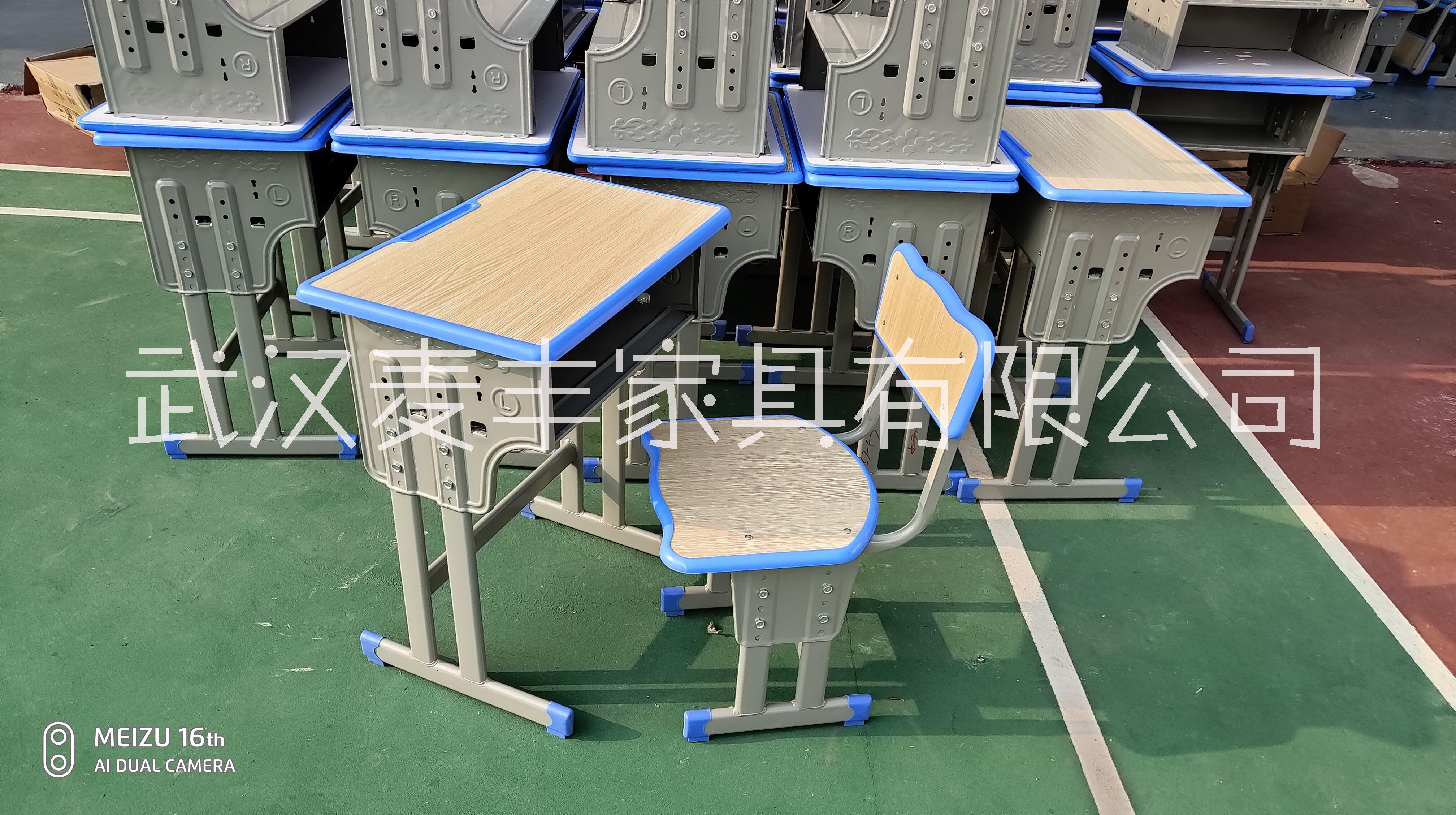 武汉市中小学生课桌椅培训桌厂家