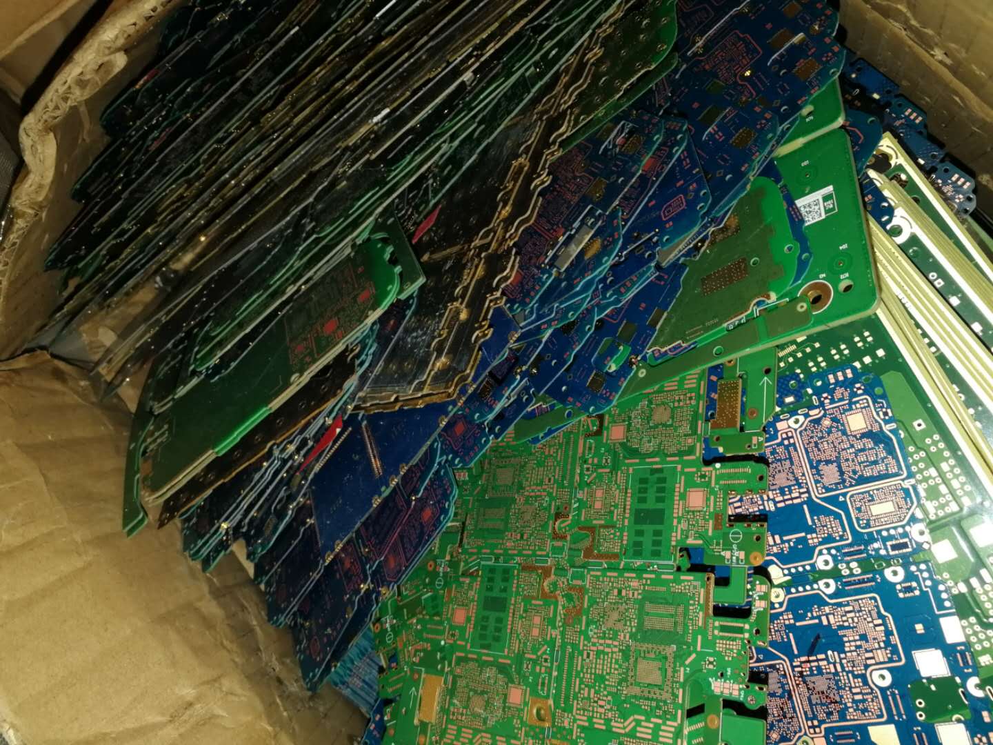 高价回收电路板厂家 电路板设备回收价格图片
