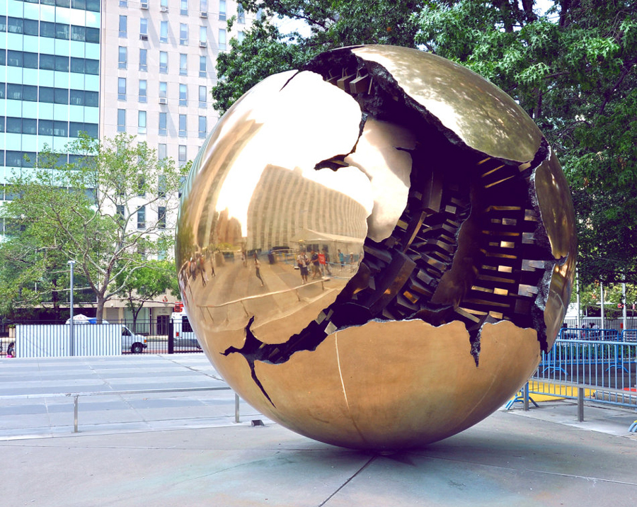 不锈钢创意抽象球形雕塑大型金属不锈钢创意抽象球形雕塑大型金属铁艺彩色镂空球户外景观装饰摆件