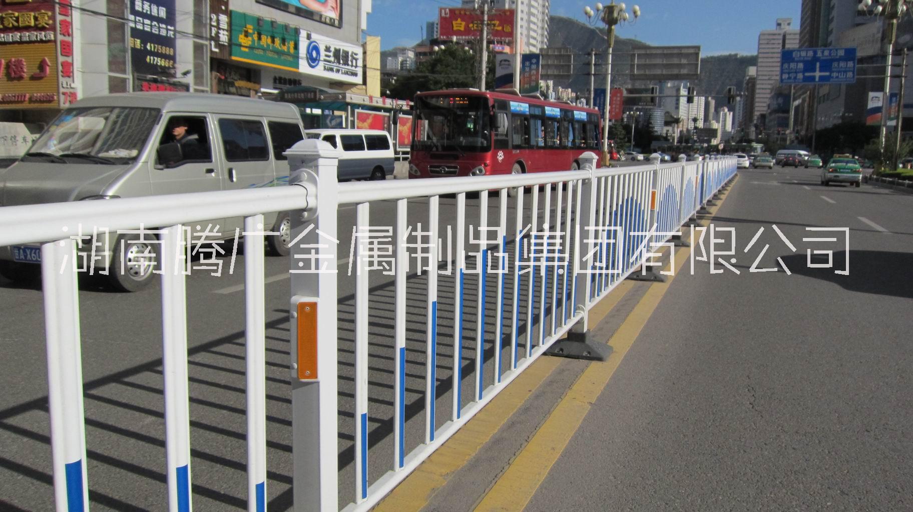 长沙市政道路护栏城市镀锌钢护栏隔离防撞护栏