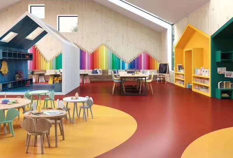 供应济南卡通纯色地板批发幼儿园塑胶地板施工图片