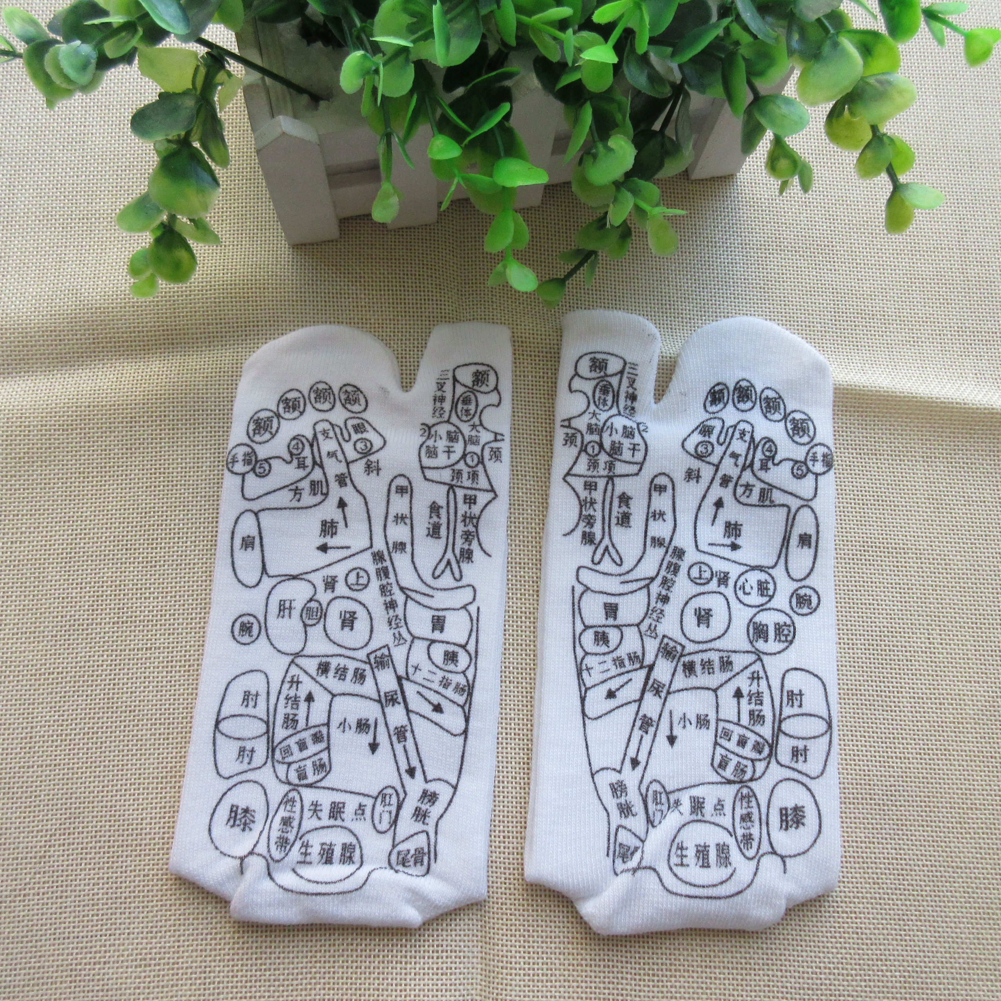 天津市穴位袜厂家外贸礼品出口亚马逊产品足底穴位袜磁疗袜子生产加工