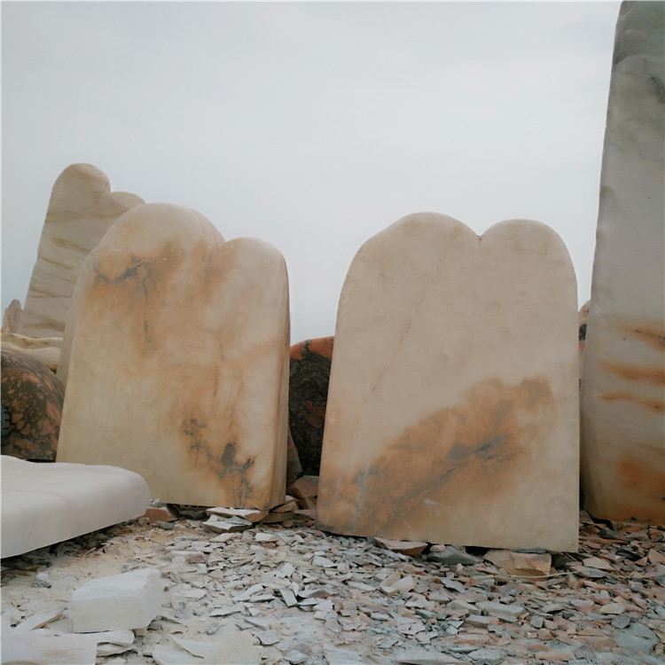 大理石散置自然石 五彩石产地供应 可与其他景物结合使用图片