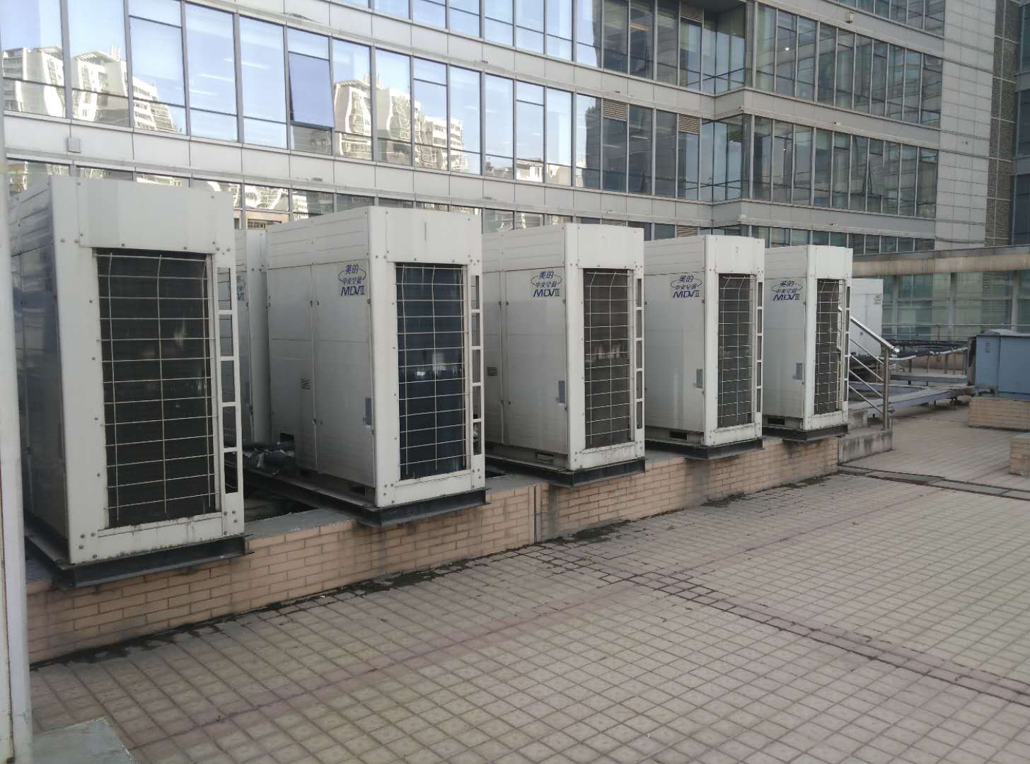 西安市美的空调厂家美的中央空调多联机销售维修保养 陕西美的空调现货供应