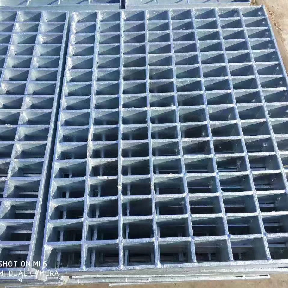 Q235热镀锌钢格栅板Q235热镀锌钢格栅板 钢格板 莱昌沟盖板生产厂家