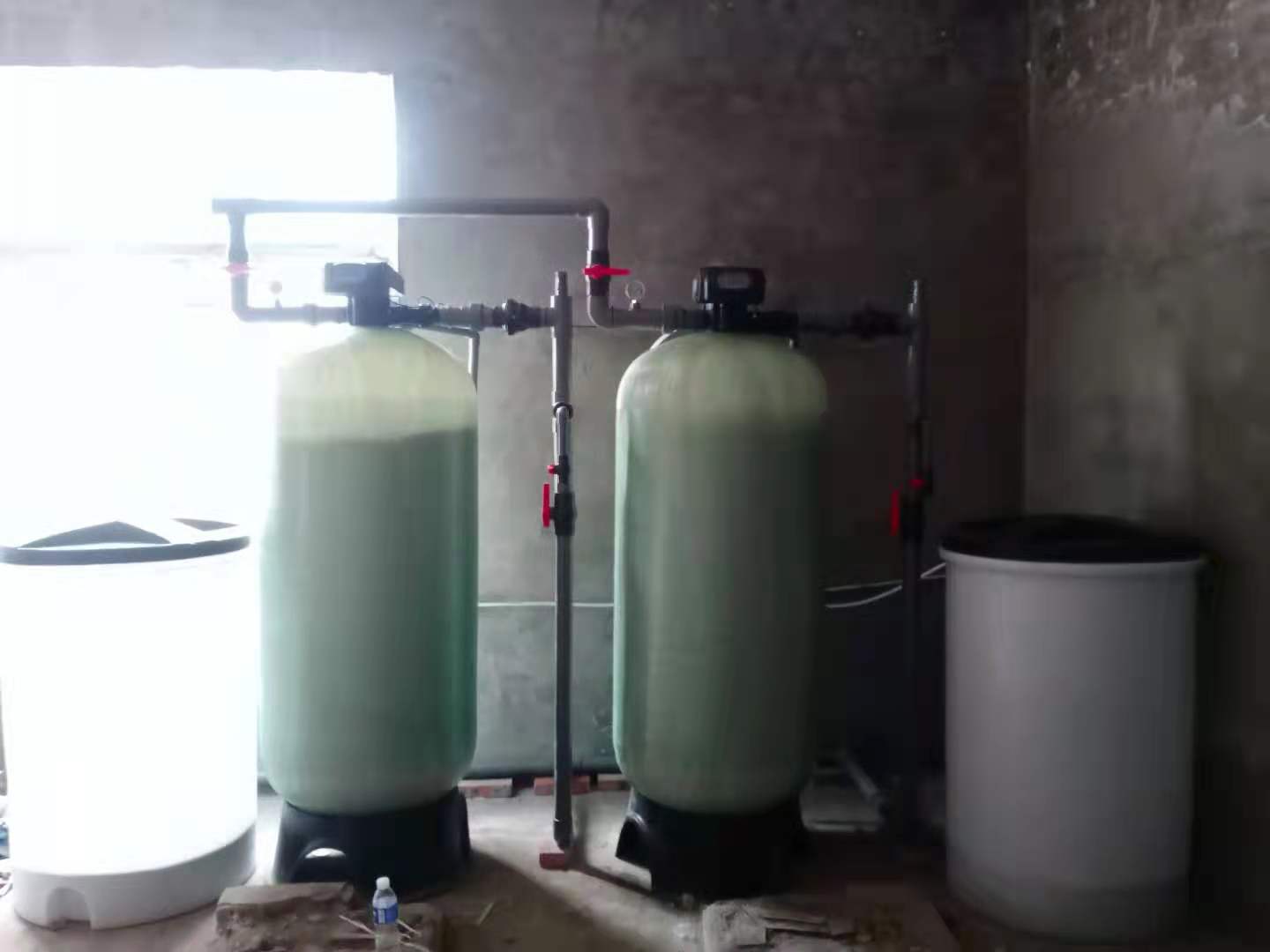河南 10吨酒店洗涤软化水设备 洗衣房设备 全自动软水器厂家