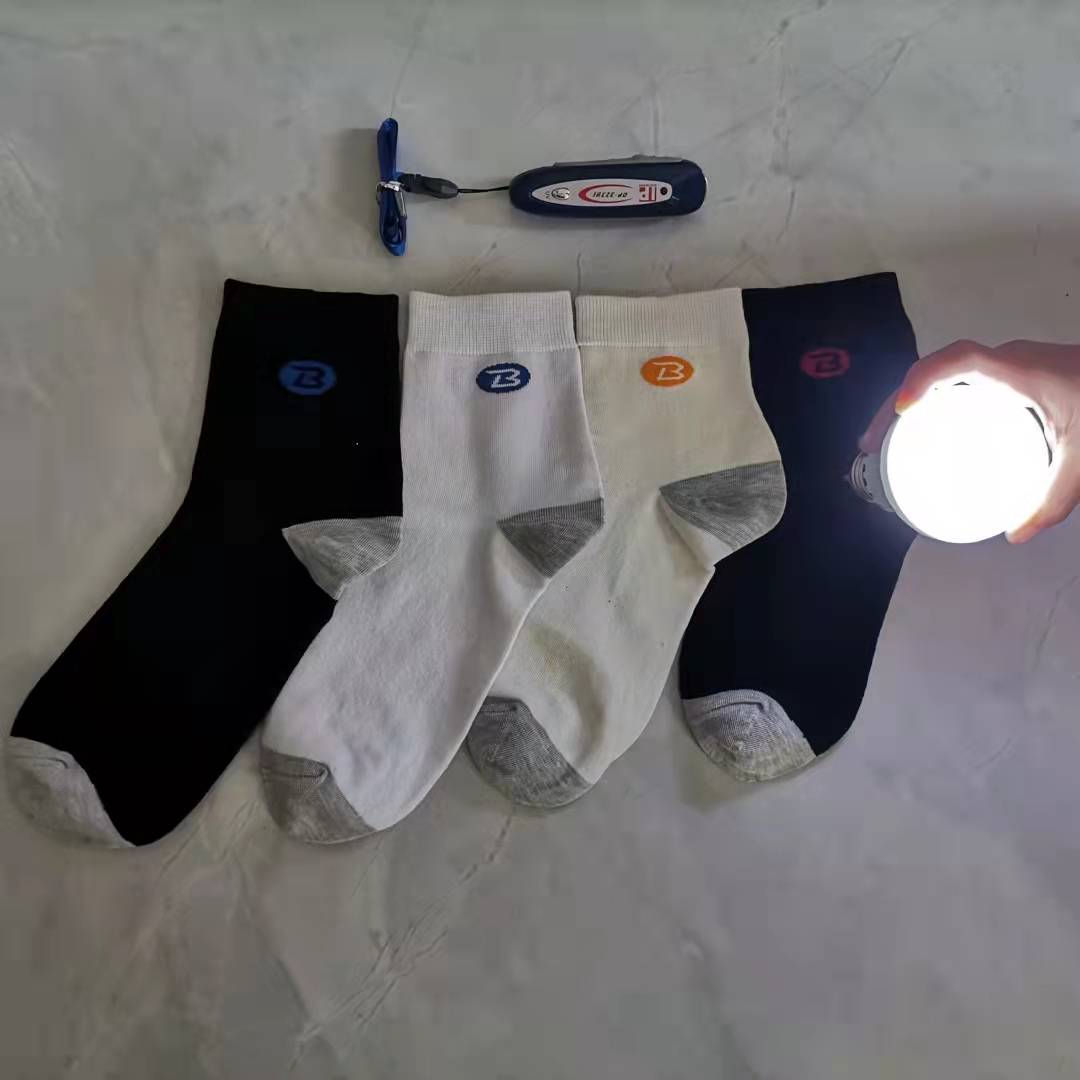 灯泡袜子厂家 生产批发生物电亮灯磁袜团购礼品图片