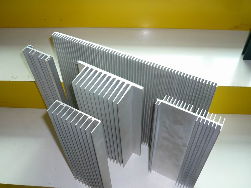 广东功放面板散热器加工厂、功放面板散热器厂家定制价格