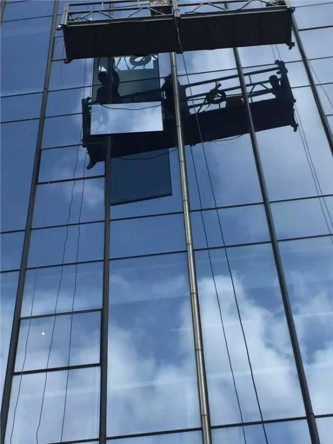 高空幕墙玻璃电动吊篮出租图片