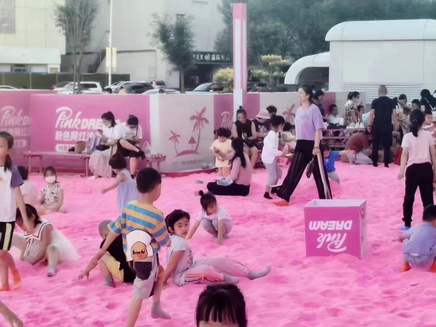 上海众瀚文化主营粉色沙滩 灯光展 超级蹦床创意项目 粉色沙滩  灯光展 超级蹦床