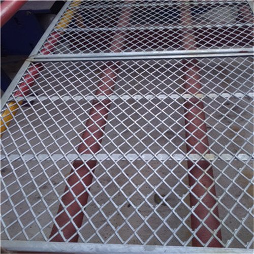 亚奇厂家直供镀锌钢板网 不锈钢菱形网 小型钢板网
