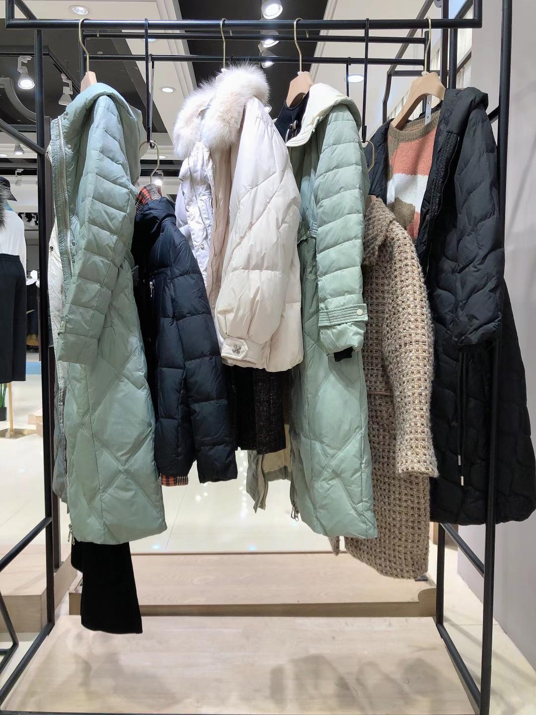 【丝雨桐】21冬品牌折扣女装在哪里批发 广州品牌折扣女装厂家直批