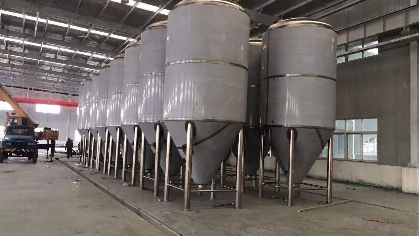 贵州啤酒厂日产6000吨大型精酿啤酒酿造设备工厂型啤酒设备图片