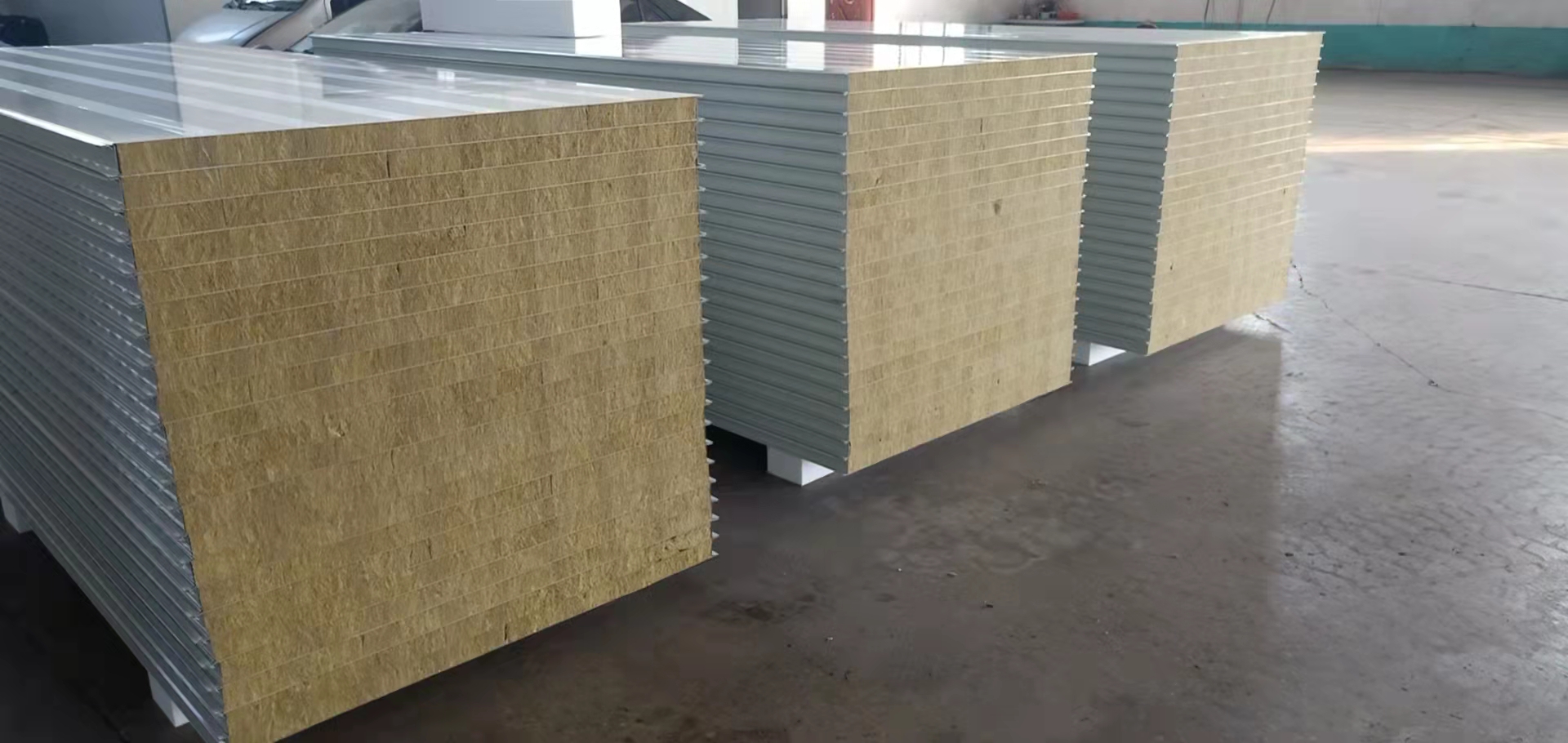 不锈钢复合板 玻镁岩棉彩钢板隔墙批发