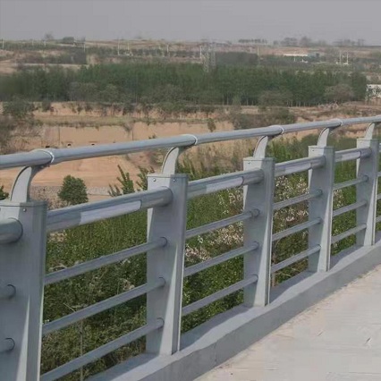 镀锌钢管护栏 不锈钢桥梁防护栏 道路隔离防撞栏图片
