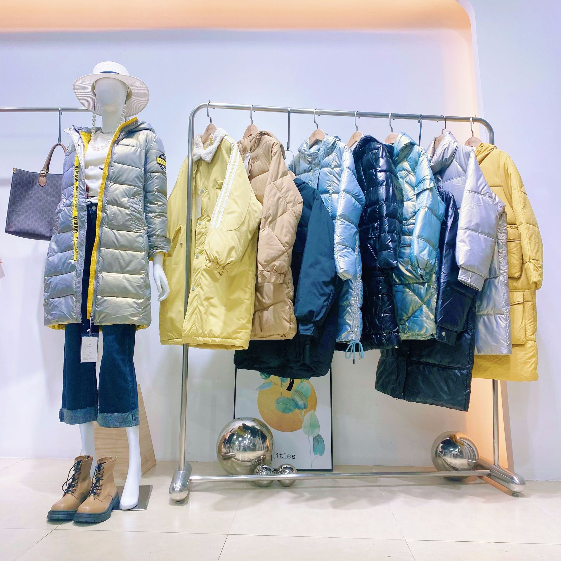 品牌女装2022秋冬系列风格专柜批发蜂后国际
