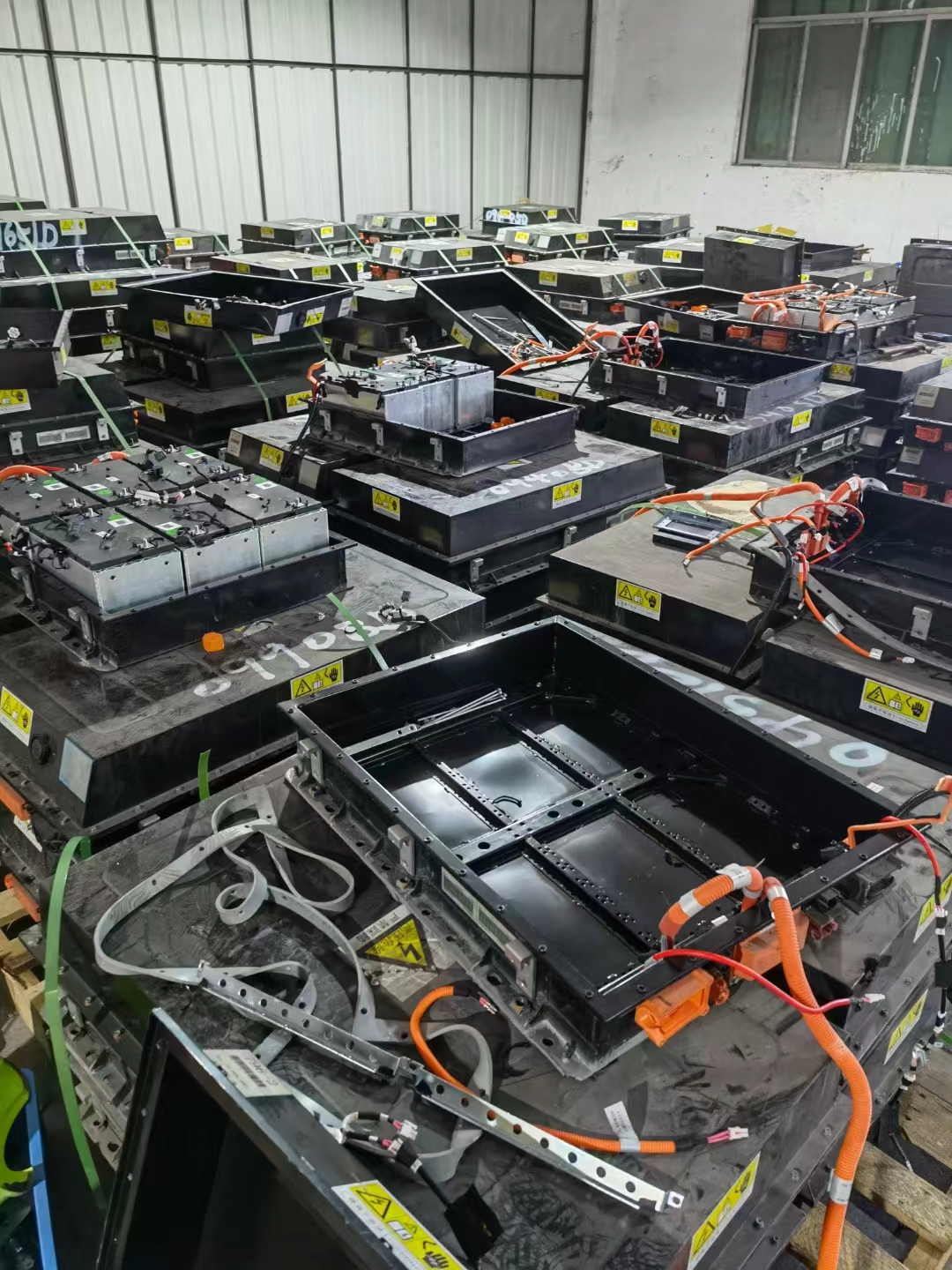 新疆大量回收电动车电池厂家-乌鲁木齐回收各种废旧锂子电池祖-价格-多少钱 电动车电池祖