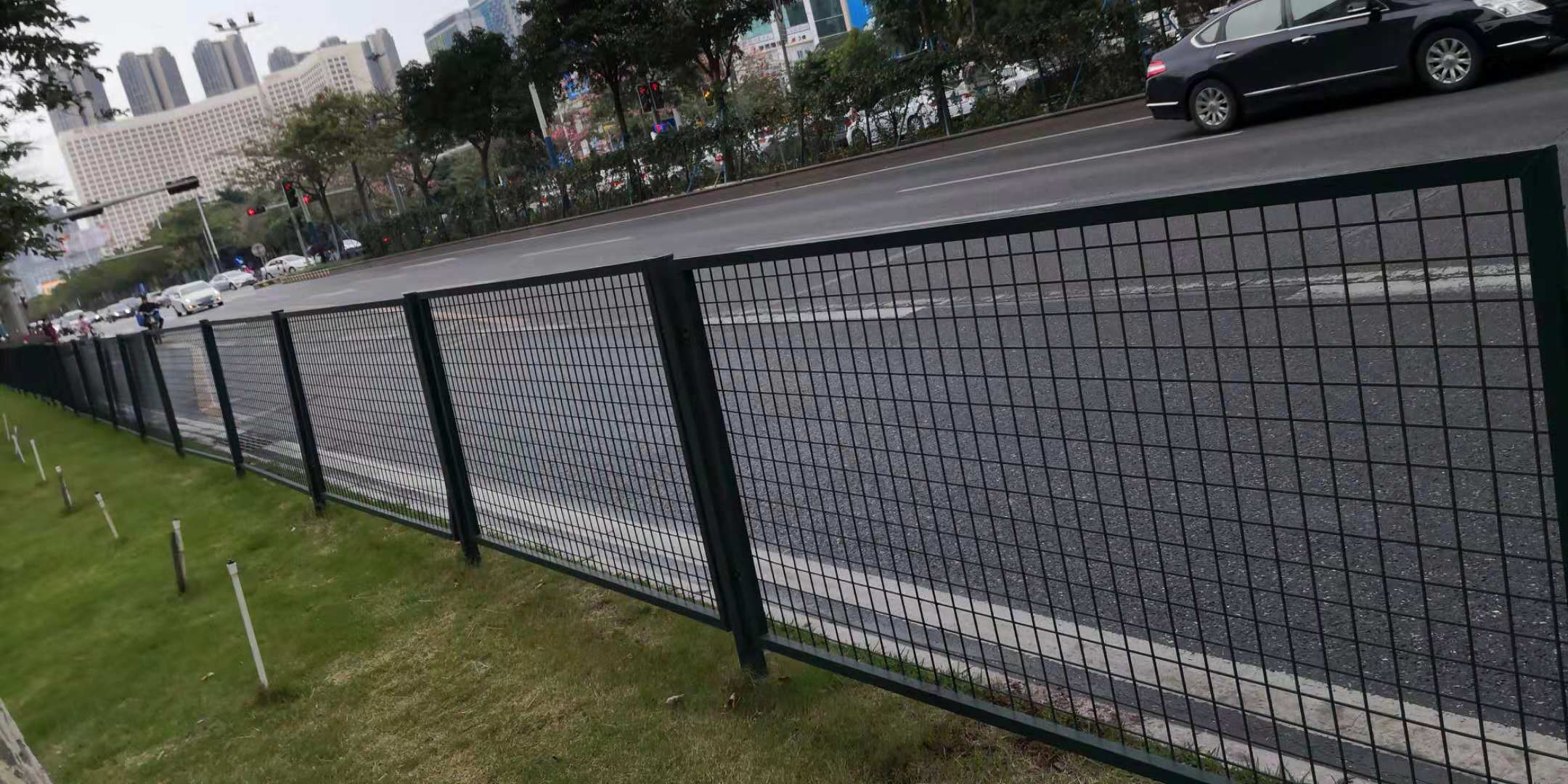广州市道路隔离栅绿化护栏网边框护栏生产安装公路护栏