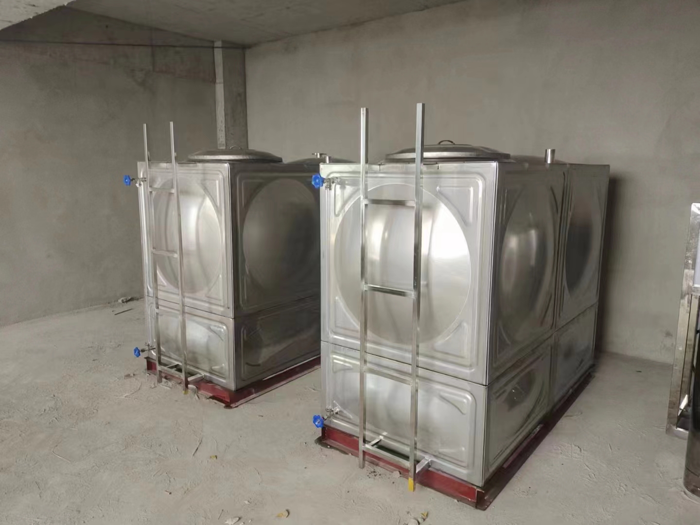 河北玻璃钢水箱-玻璃钢水箱容器2024新型-便宜报价多少钱